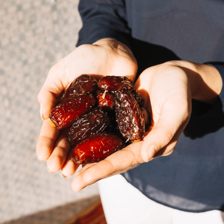 Dattes avant ou après le sport : quand les manger pour en tirer le maximum